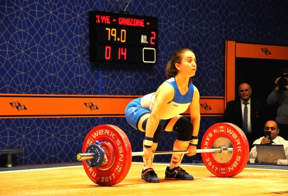 Ağır atletika üzrə Azərbaycan çempionatında qadınların yarışı başlayıb