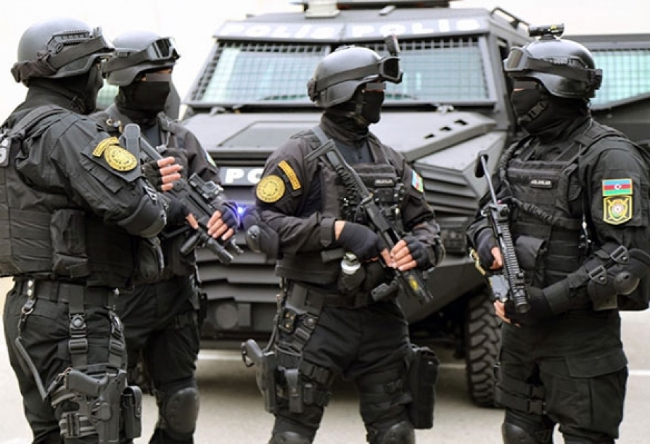 Gürcüstanda ağır cinayət törədərək Bakıda gizlənən silahlı şəxs polis əməkdaşları tərəfindən tutulub VİDEO