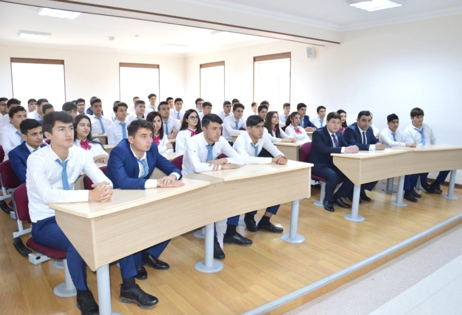 Maliyyə Nazirliyinin əməkdaşları “Naxçıvan” Universitetinin tələbələri ilə görüşüb