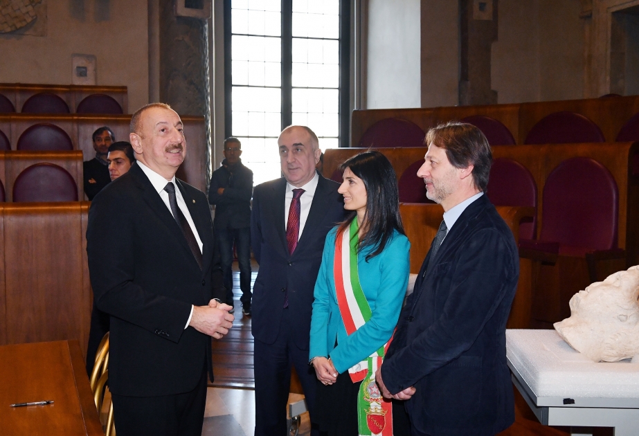 Präsident Ilham Aliyev trifft sich mit Bürgermeisterin von Rom VIDEO