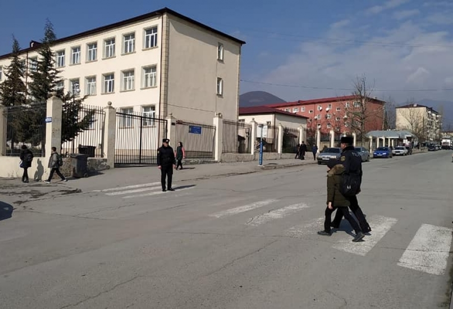 Məktəblərin qarşısında təhlükəsizliyin təmin edilməsinə xüsusi diqqət yetirilir