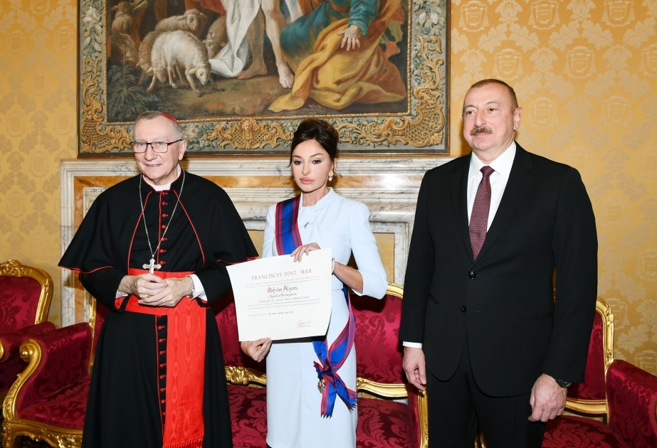 La première vice-présidente azerbaïdjanaise décorée par le Saint-Siège
