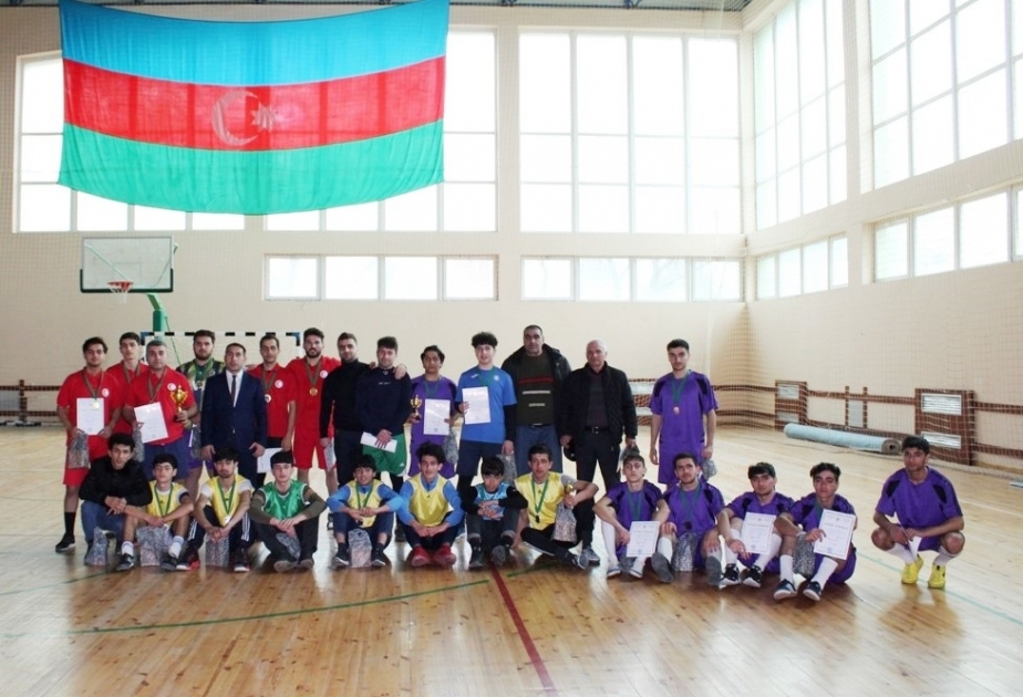 Sumqayıtda könüllü gənclərin minifutbol turnirinin qalib komandaları mükafatlandırılıb