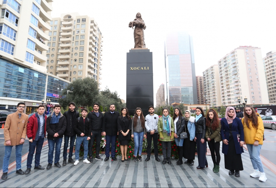 İlahiyyat İnstitutu Tələbə Gənclər Təşkilatının üzvləri “Ana harayı” memorial kompleksini ziyarət ediblər