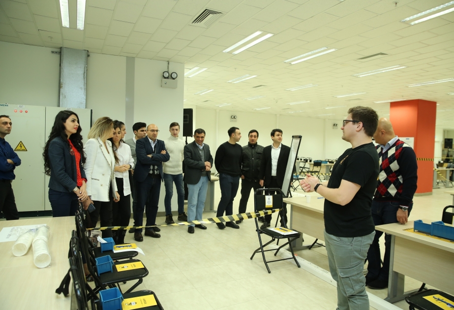 Juego de negocios "Fábrica" se organizó para los empresarios de Azerbaiyán