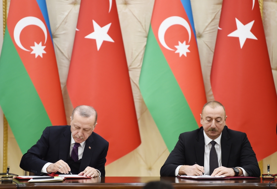 Se firmaron los documentos de Azerbaiyán-Turquía