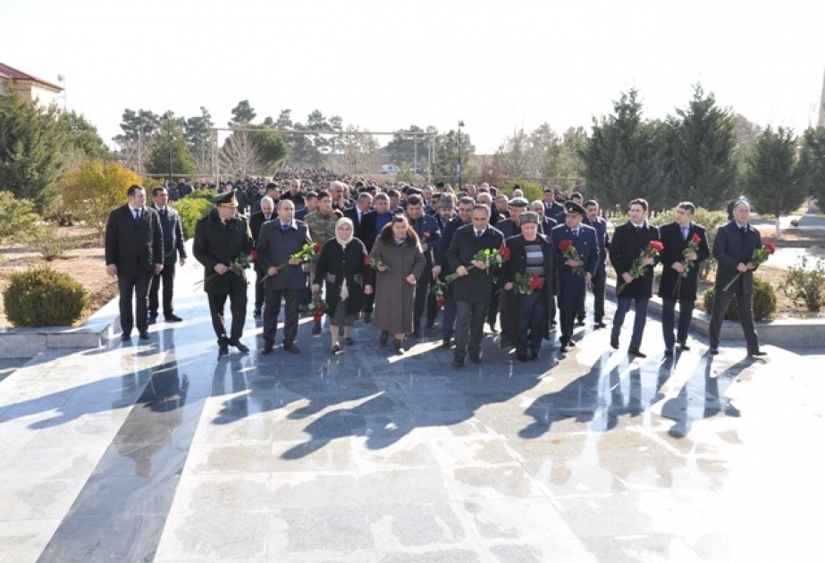 Goranboyda məskunlaşmış xocalılılar rayon mərkəzindən Xocalı soyqırımı abidəsinədək yürüş ediblər