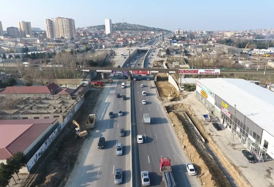 Paytaxtın girişində tıxacın aradan qaldırılması üçün genişmiqyaslı işlər aparılır