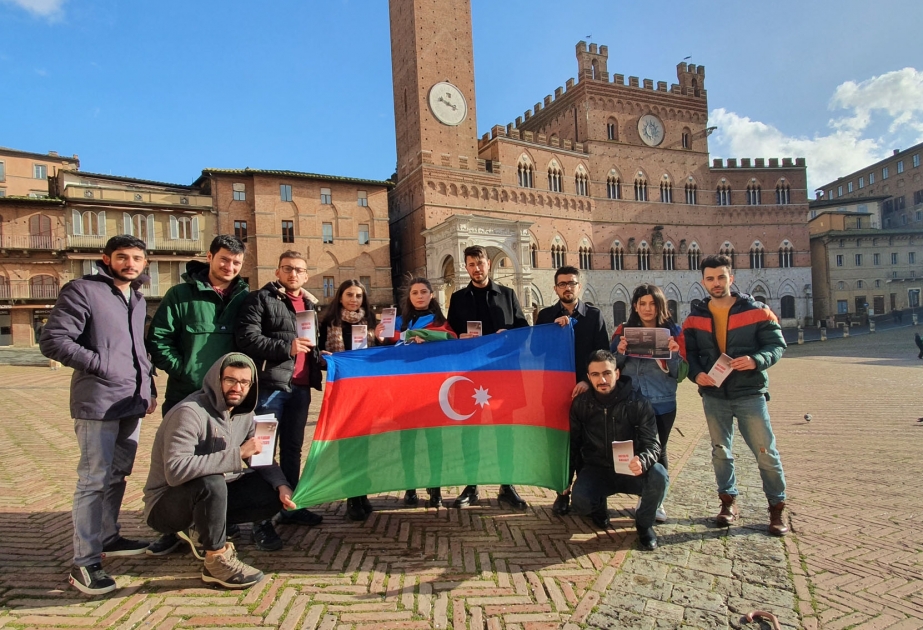İtaliyanın Siena şəhərinin sakinlərinə və turistlərə Xocalı soyqırımı ilə bağlı məlumatlar verilib