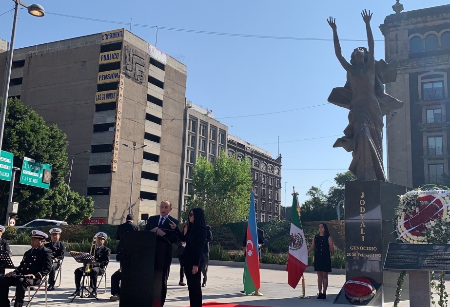Las víctimas del genocidio fueron conmemoradas en la plaza de Jodyalí en la capital mexicana
