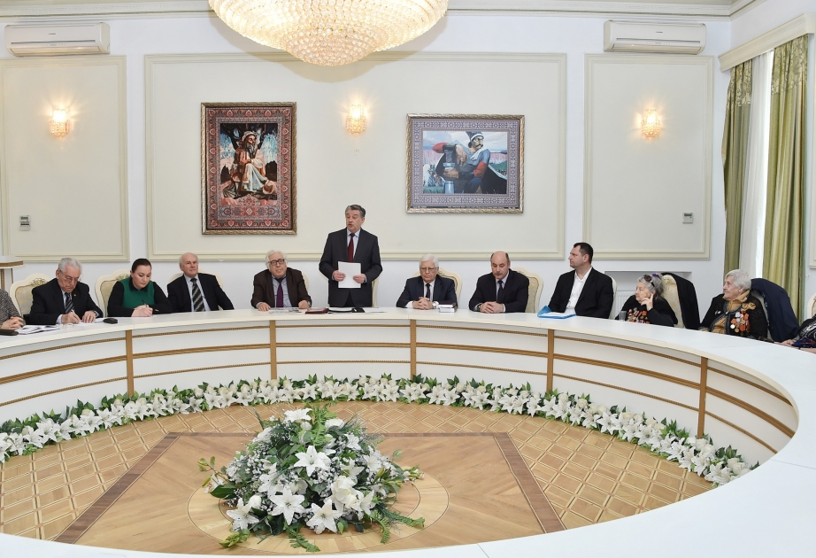 Dəyirmi masada Böyük Vətən müharibəsində azərbaycanlı döyüşçülərin qəhrəmanlığından danışılıb