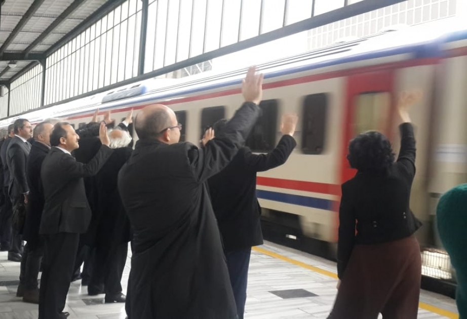 Xocalı soyqırımına dair əsərləri daşıyan sərgi qatarı Qarsa doğru hərəkətə başlayıb