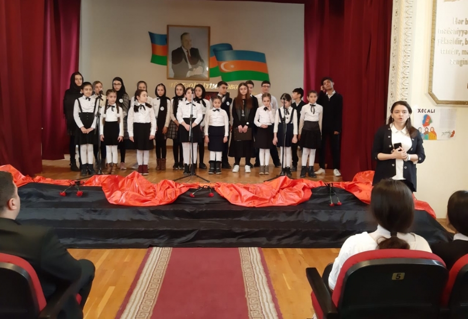 Məktəblilər Xocalı ilə bağlı kompozisiya təqdim ediblər