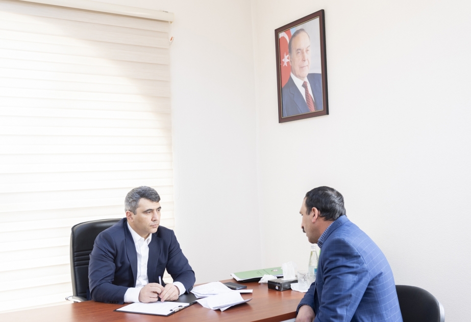 Kənd Təsərrüfatı naziri İnam Kərimov Ucarda vətəndaşları qəbul edib