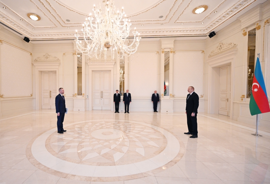 Le président de la République reçoit les lettres de créance du nouvel ambassadeur de Pologne VIDEO