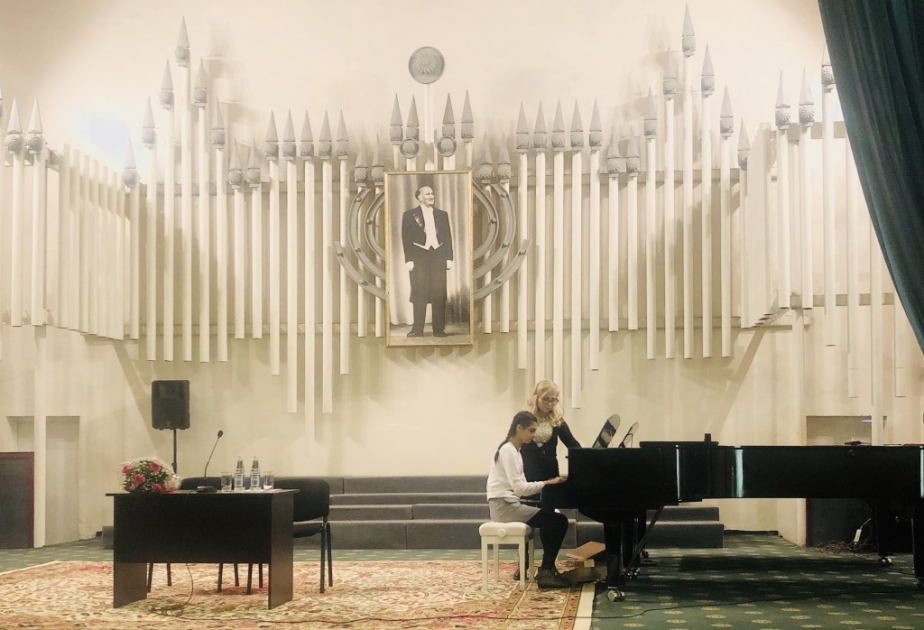 Tanınmış azərbaycanlı pianoçu Adilə Əliyeva Sumqayıtda ustad dərsi keçib