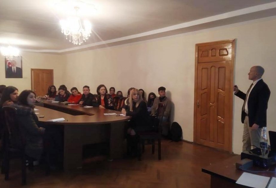 Amerikalı professor Mingəçevir Dövlət Universitetində növbəti seminar keçirib