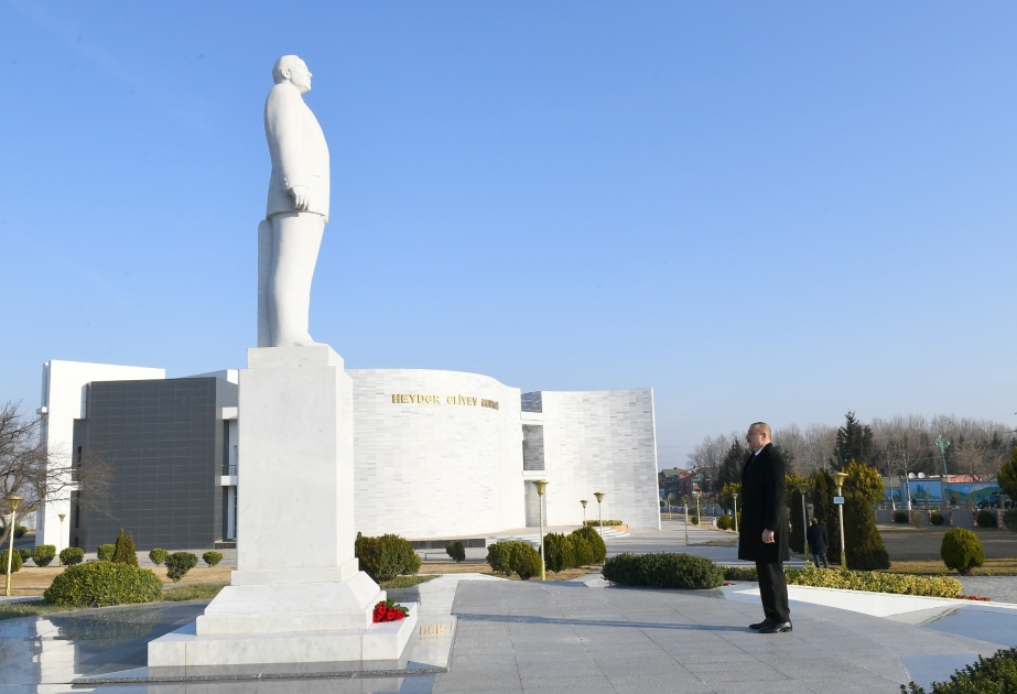 Ilham Aliyev llega al distrito de Agstafa
