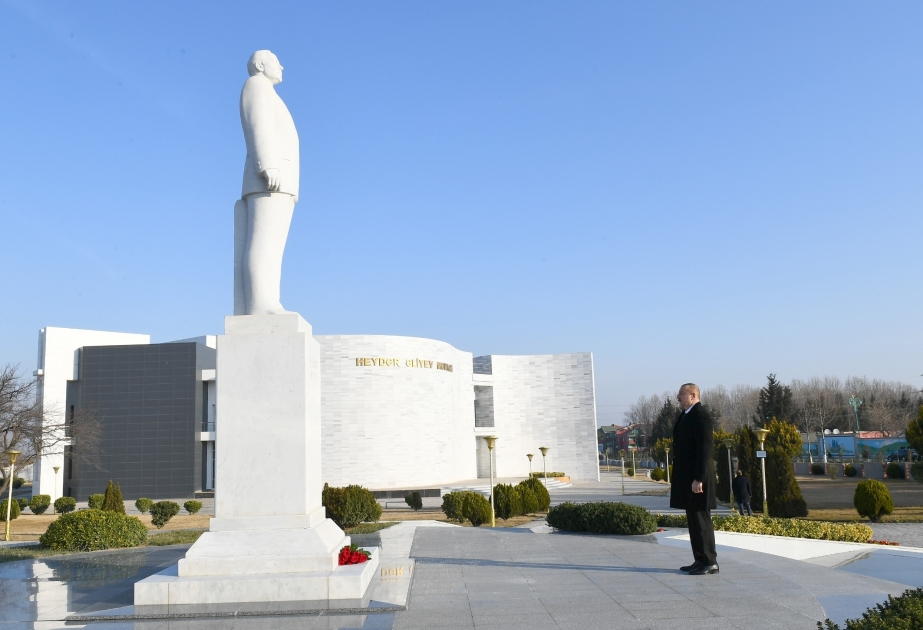 Staatspräsident Ilham Aliyev zu Besuch in Agstafa-Region VIDEO