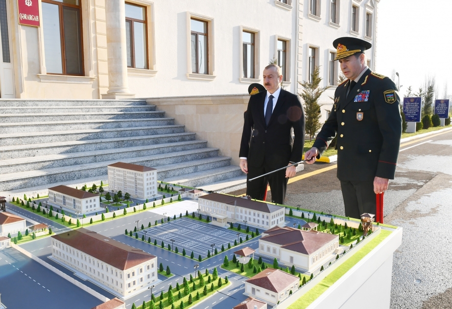 Präsident Ilham Aliyev weiht Militäreinheit von Truppen des Innenministeriums ein VIDEO