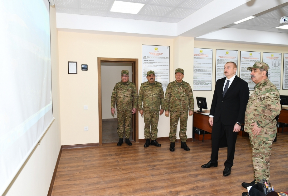 Präsident Ilham Aliyev weiht Militäreinheit des Innenministeriums ein VIDEO