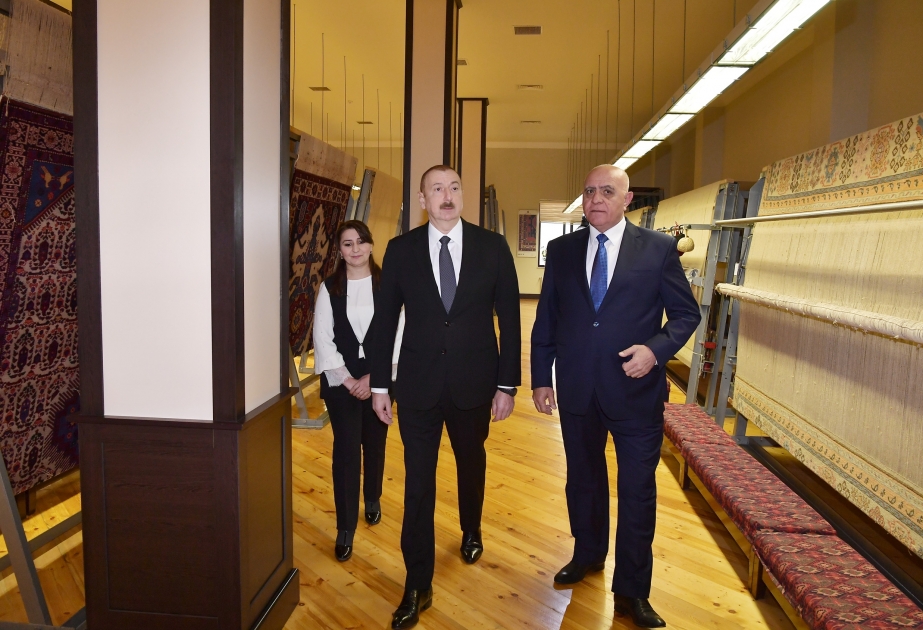 Präsident Ilham Aliyev besucht Agstafa-Filiale der Teppichfabrik von “Azerkhalcha“ eröffnet VIDEO