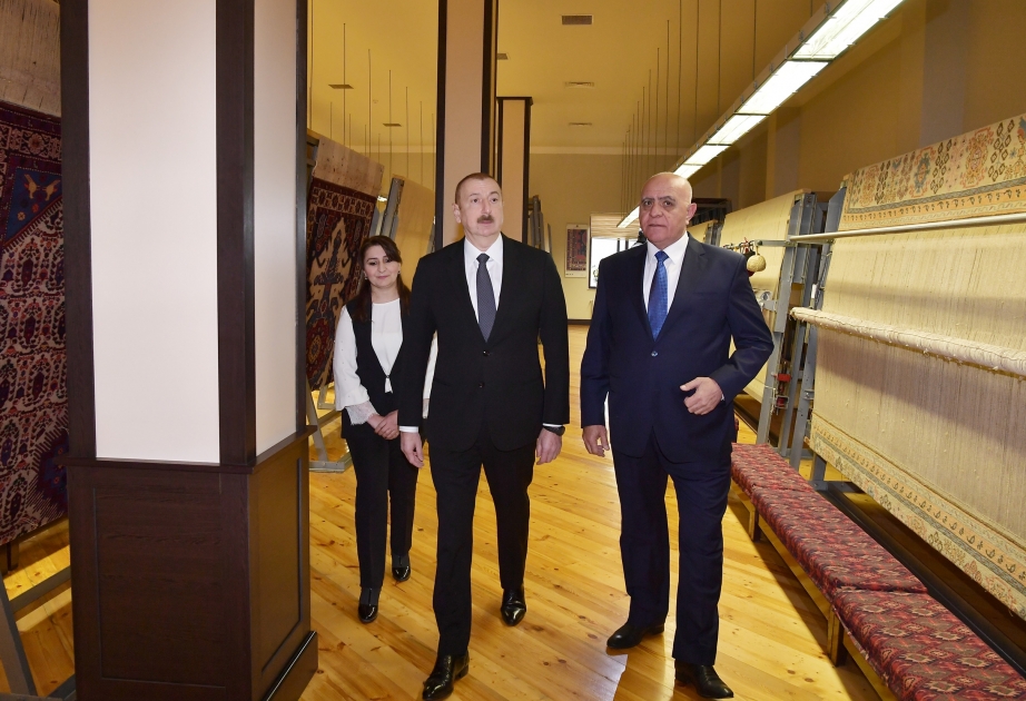 Le président Ilham Aliyev visite la filiale d’Aghstafa de la société «Azerkhaltcha» VIDEO