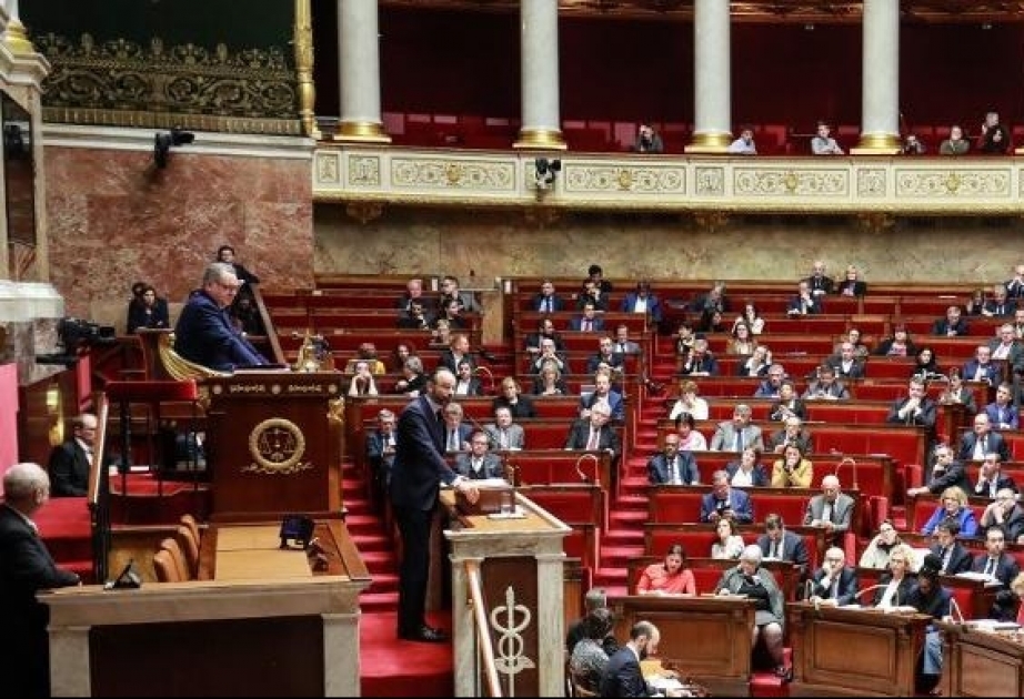 Fransa parlamentariləri hökumətə etimadsızlıqda presidentsiz fiaskoya uğrayıblar