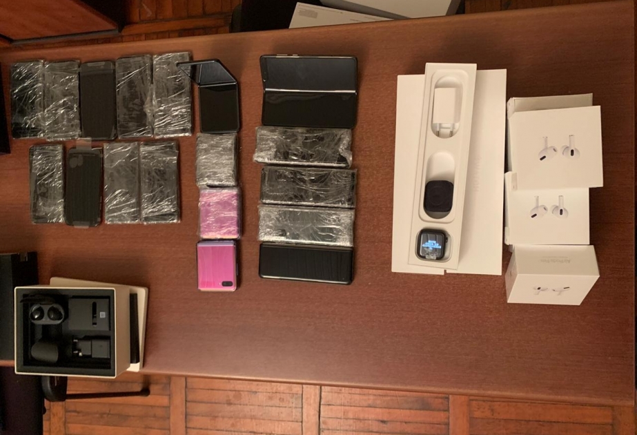 Gömrük nəzarətindən gizlədilən mobil telefon və aksesuarları aşkarlanıb