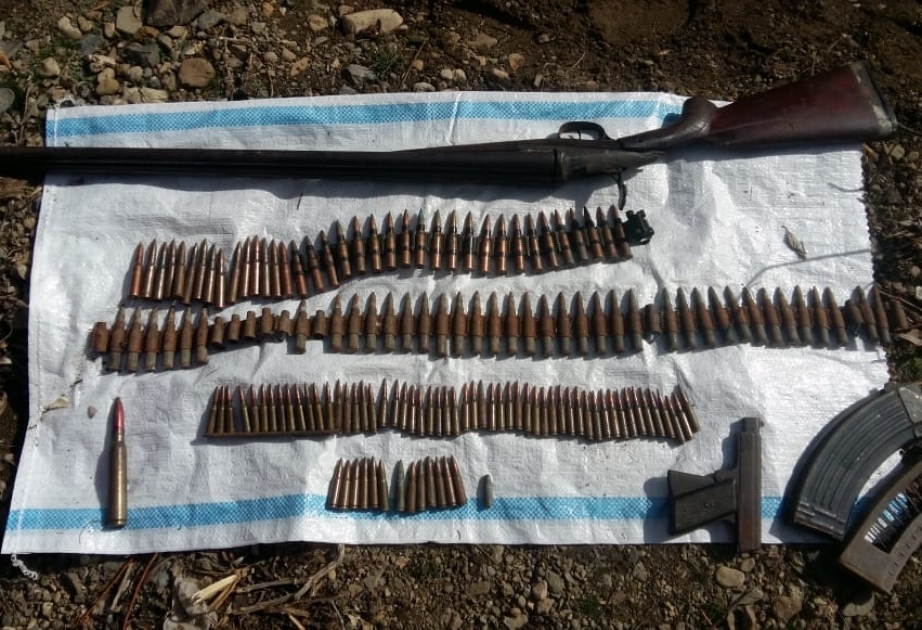 Gədəbəydə ov tüfəngi, tapança, patronlar və avtomat daraqları aşkarlanıb