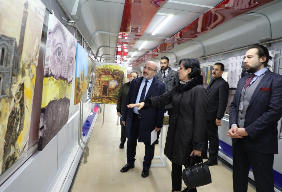 Xocalı soyqırımına aid əsərləri daşıyan sərgi qatarı Qarsdan Ankaraya dönüb