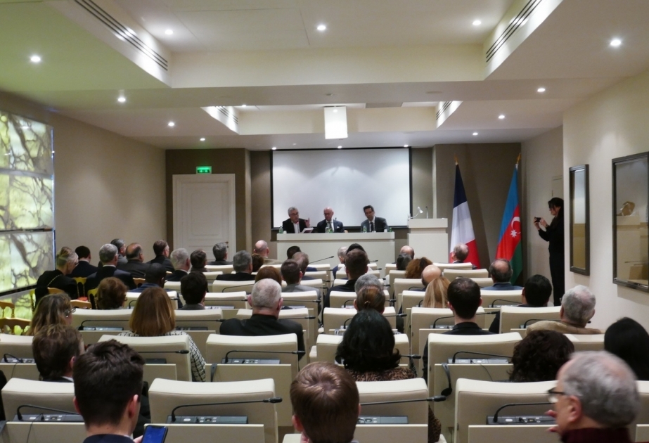 « L’Azerbaïdjan entre les grandes puissances » est présenté aux lecteurs à Paris