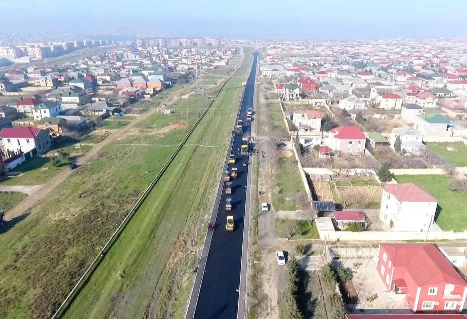 Mehdiabad qəsəbəsinin Qara Qarayev küçəsində yenidənqurma işləri aparılır