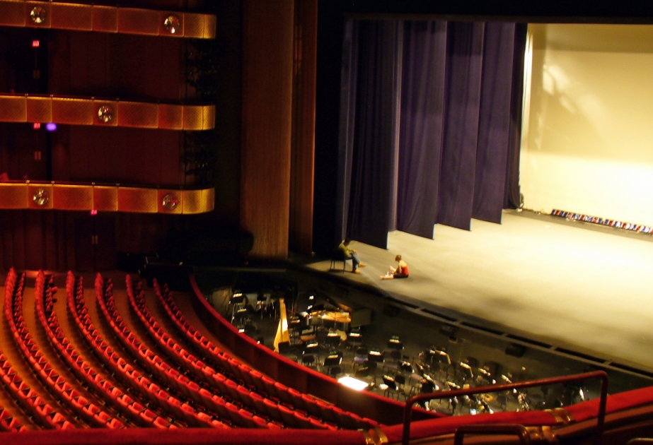 Koronavirus təhlükəsi ilə əlaqədar teatr və konsert salonlarında işlər dayandırılıb