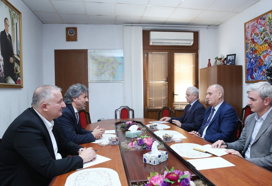 أذرتاج شركة الراديو والتلفيزيون التركية مهتمان بتوسيع التعاون