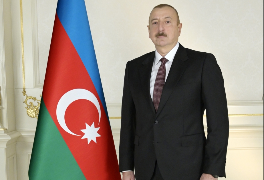 Ilham Aliyev premió a varios empleados de la Sociedad de la Media Luna Roja de Azerbaiyán