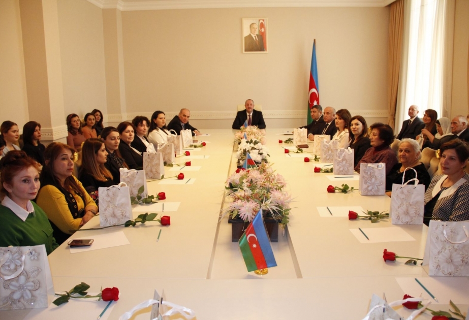 Azərbaycan qadını həm gözəl ana, həm də fəal siyasi xadimdir