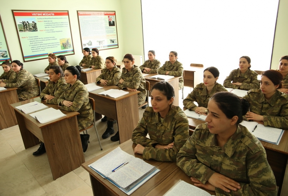 Əlahiddə Ümumqoşun Orduda nümunəvi xidməti ilə seçilən qadın hərbi qulluqçular