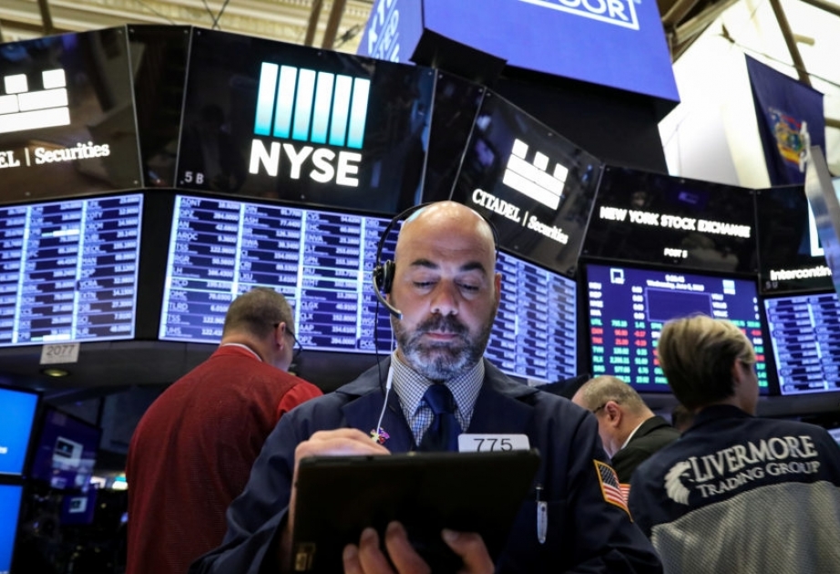 Промышленный индекс Dow Jones снизился на 2000 пунктов из-за падения цен на нефть и вспышки коронавируса