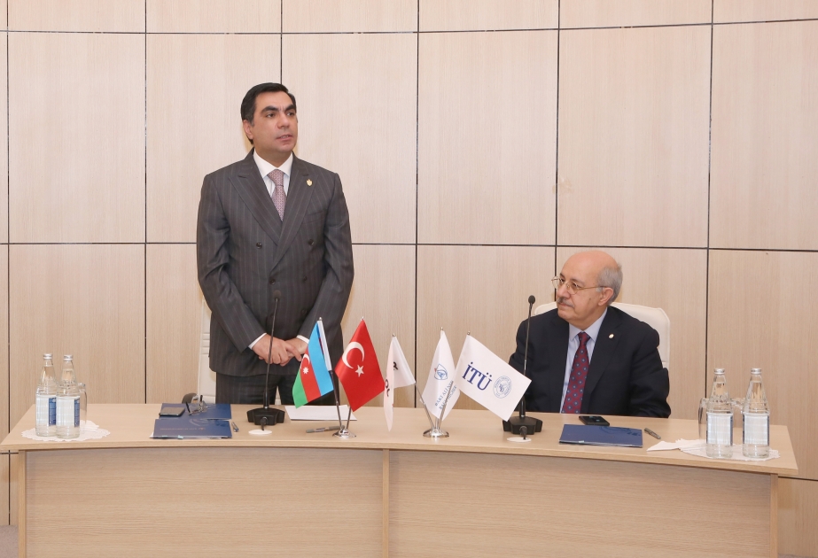 Rector de la Universidad Técnica de Estambul visitó la Escuela Superior de Petróleo de Bakú