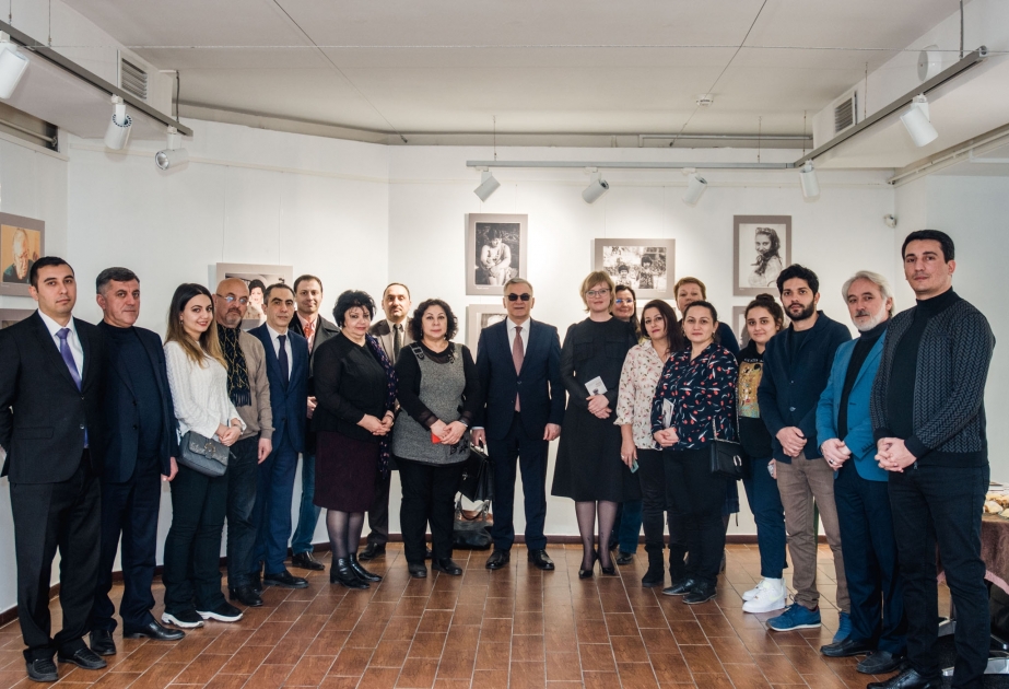 Sankt-Peterburqda Vaqif Səmədoğlunun 80 illik yubileyi münasibətilə sərgi açılıb