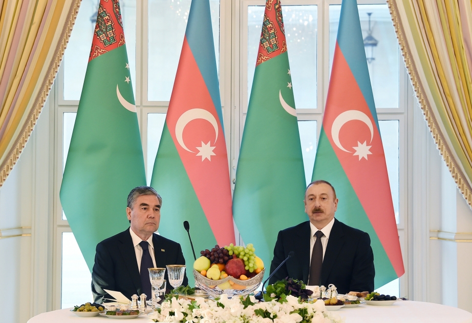 Ilham Aliyev ofreció una recepción oficial en honor del presidente turcomano