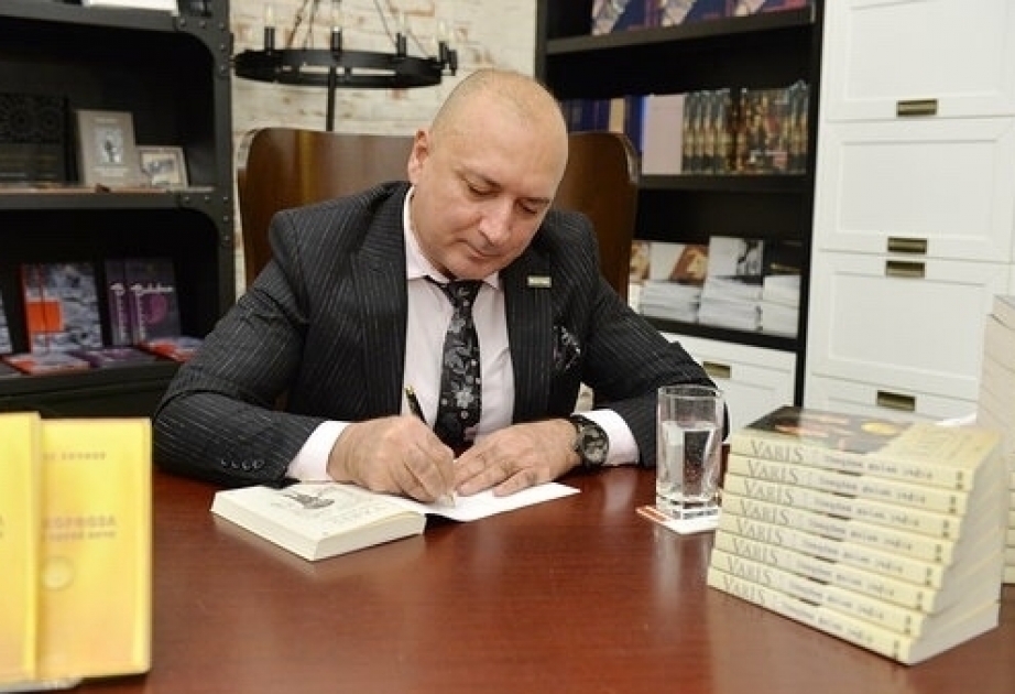 L’écrivain azerbaïdjanais Varis devient membre du PEN club international
