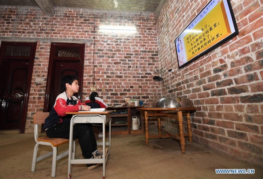 Coronavirus: Schüler lernen zu Hause per Online-Unterricht im südchinesischen Guangxi