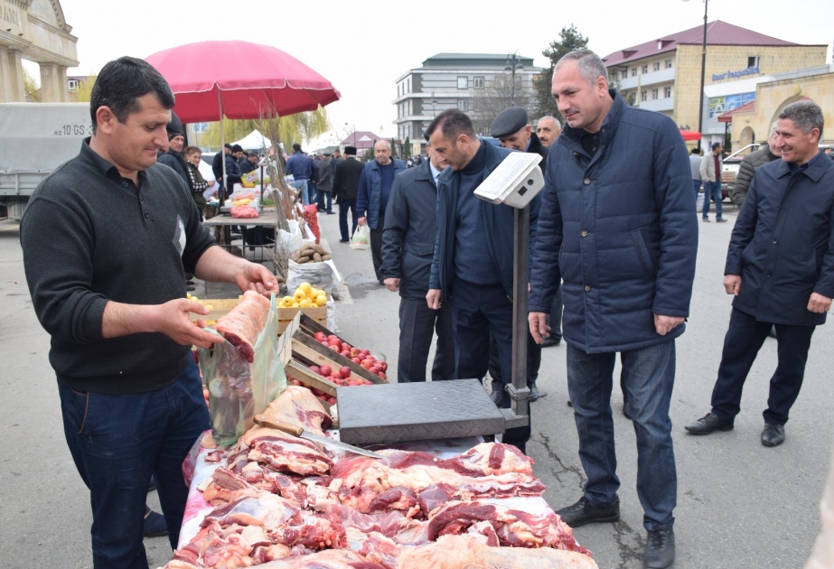 Qubada açılan bayram yarmarkasında məhsullar sakinlərə bazardakından 20-30 faiz ucuz satılıb
