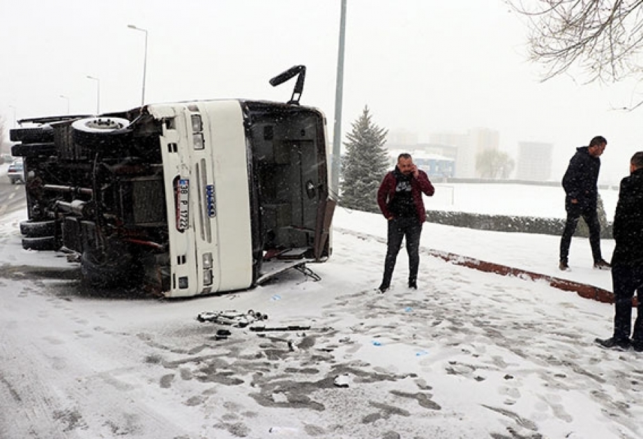Türkiyədə iki yol-nəqliyyat qəzasında 58 nəfər yaralanıb
