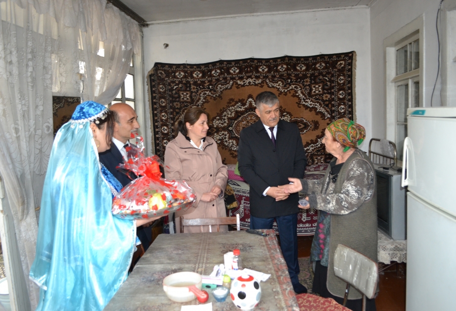 Kürdəmir Regional Mədəniyyət İdarəsinin işçiləri evlərə “DOST xonçası” aparıblar