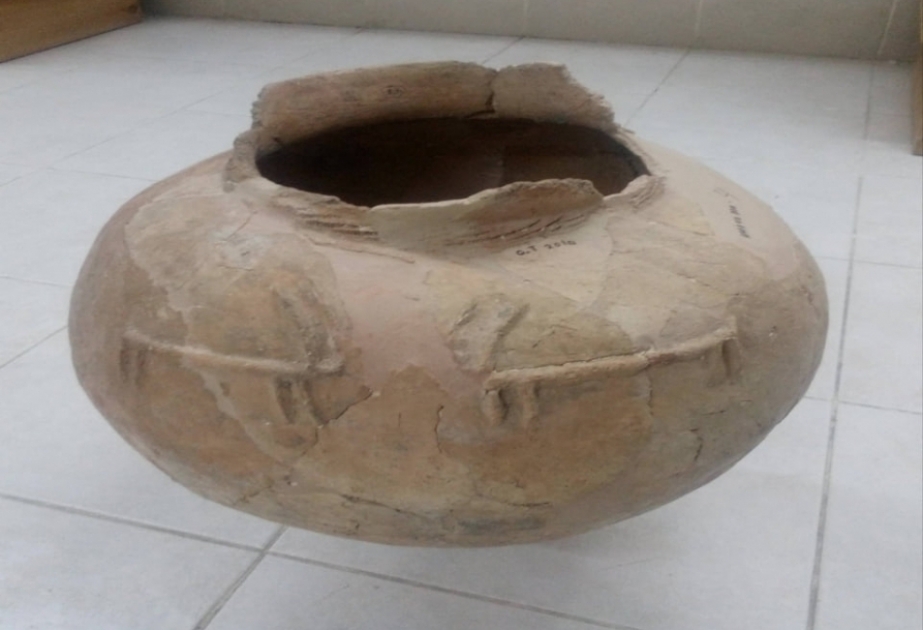 Национальному музею истории Азербайджана преподнесен в дар новый археологический экспонат