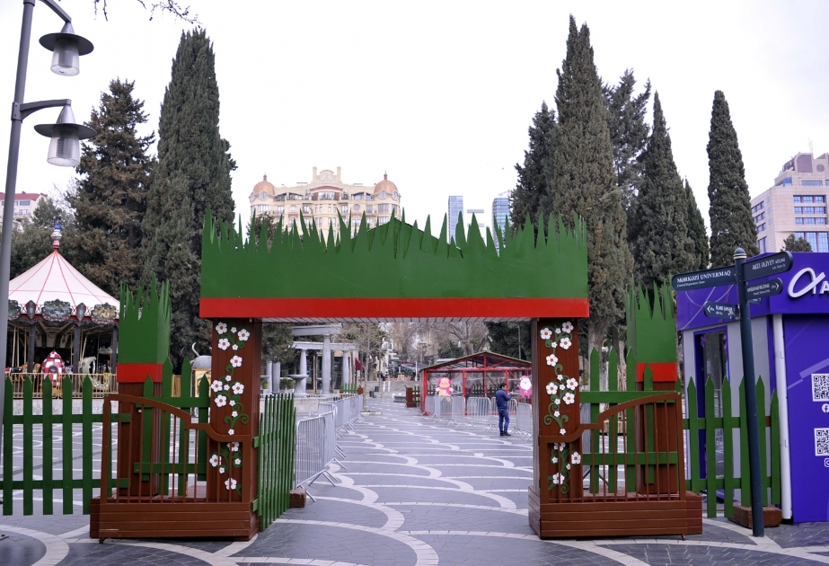 Bakú ha completado la decoración festiva en diferentes puntos de la capital