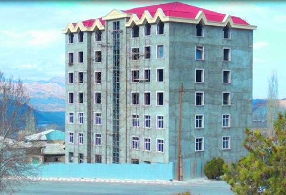 Ordubad şəhərində gənc ailələr üçün yaşayış binası inşa olunur